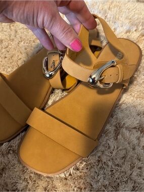 Womens Tan Buckle Strap Sandals - Unbranded